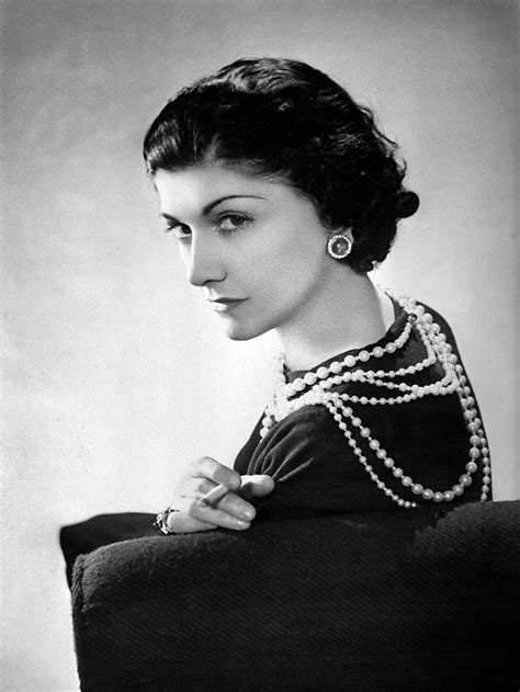 le piu belle foto di coco chanel|Chanel: 12 cose che ha fatto per prima nella moda.